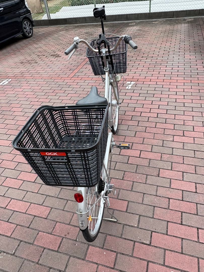 Rik☆さん専用 前籠付きAR変速付きシルバー 軽快車(26㌅)配達共に可能