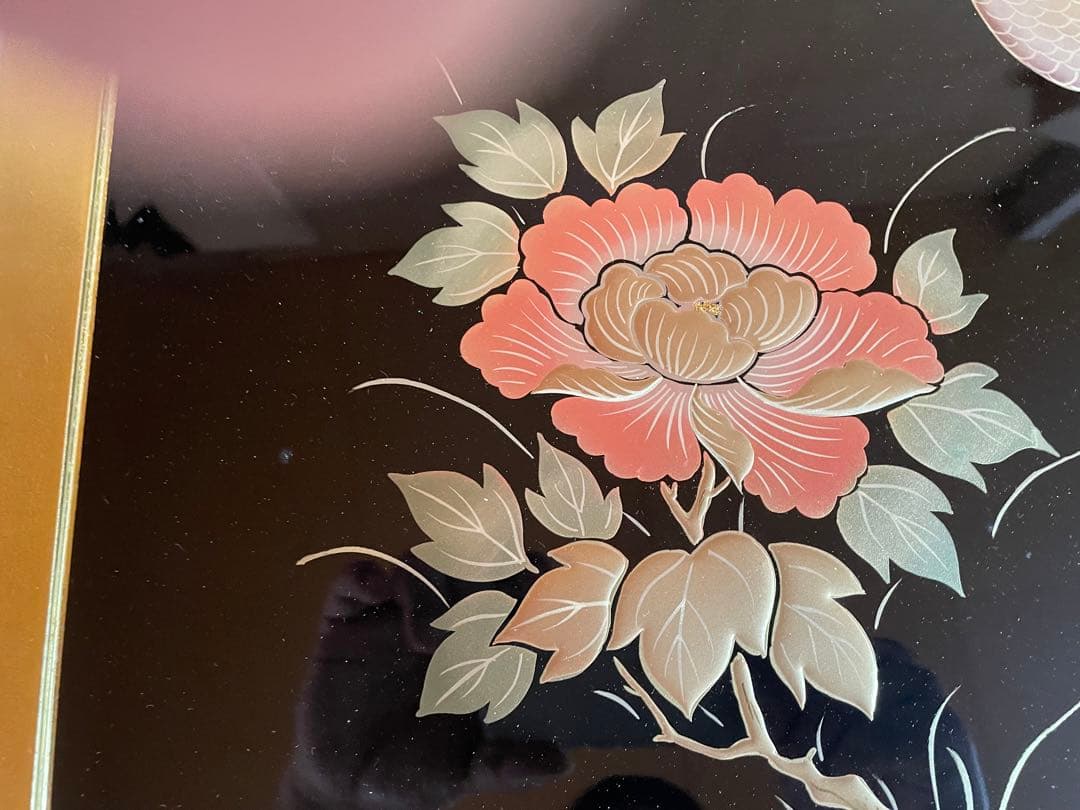 孔雀と花の装飾品