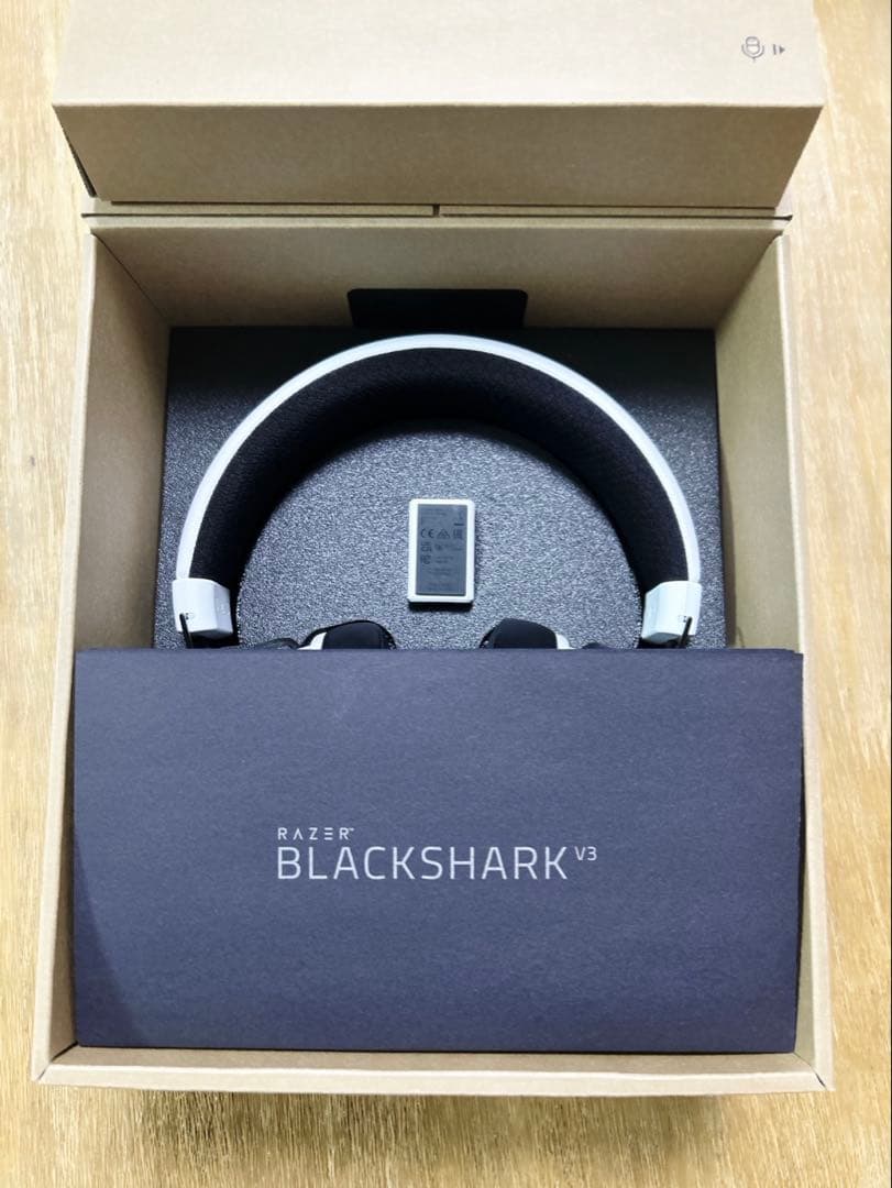 ヘッドホン RAZER BLACKSHARK V3 WHITE EDITION