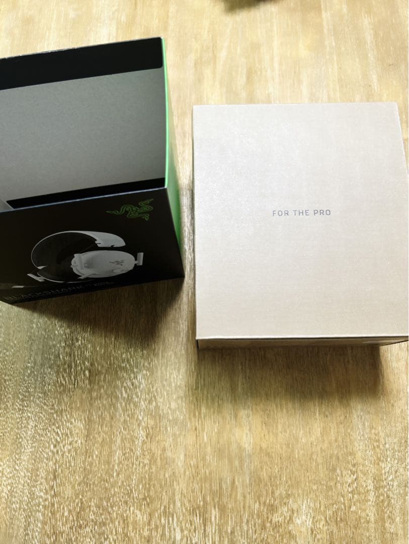 ヘッドホン RAZER BLACKSHARK V3 WHITE EDITION