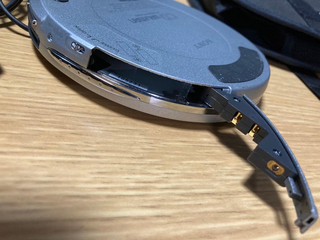 ポータブルプレーヤー SONY CD WALKMAN D-E01