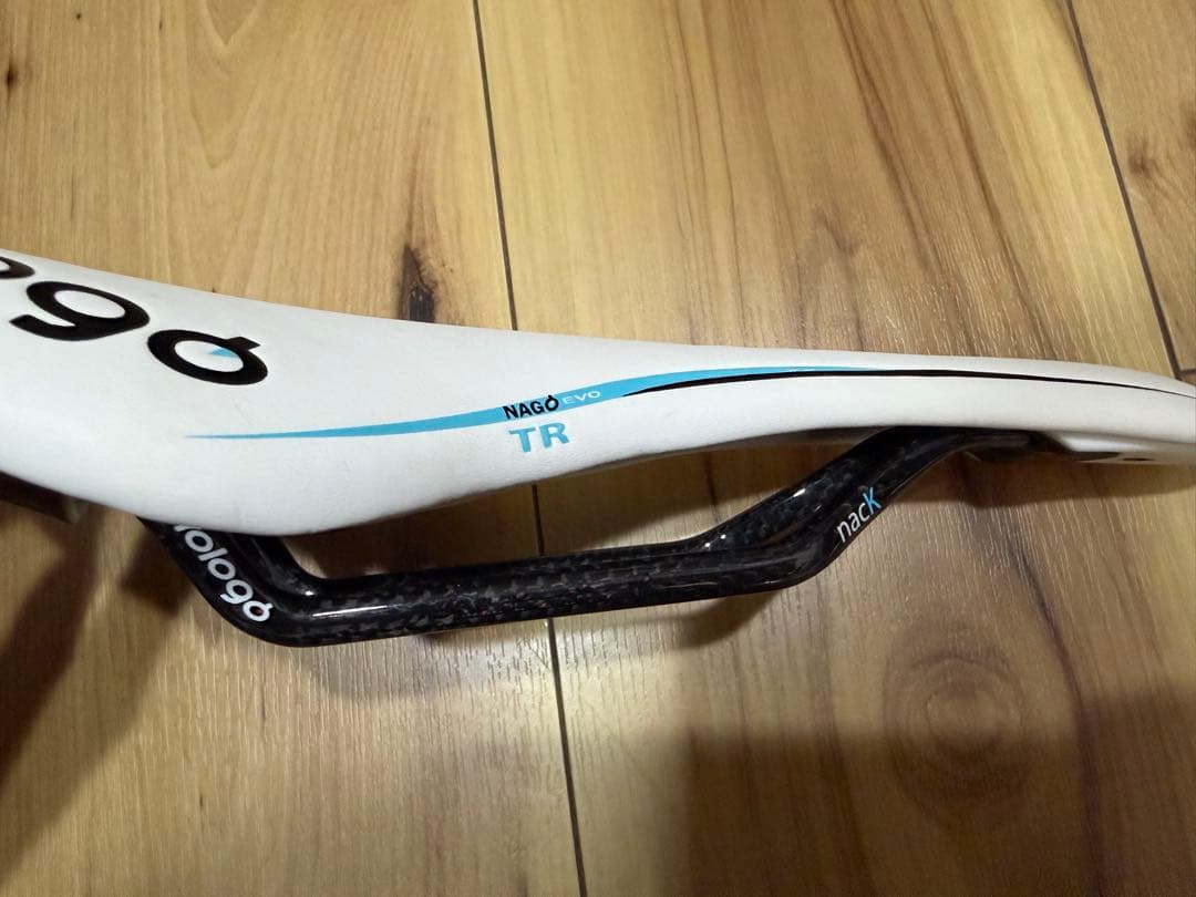 Prologo Nago EVO TR サドル ホワイト/ブルー　カーボンレール