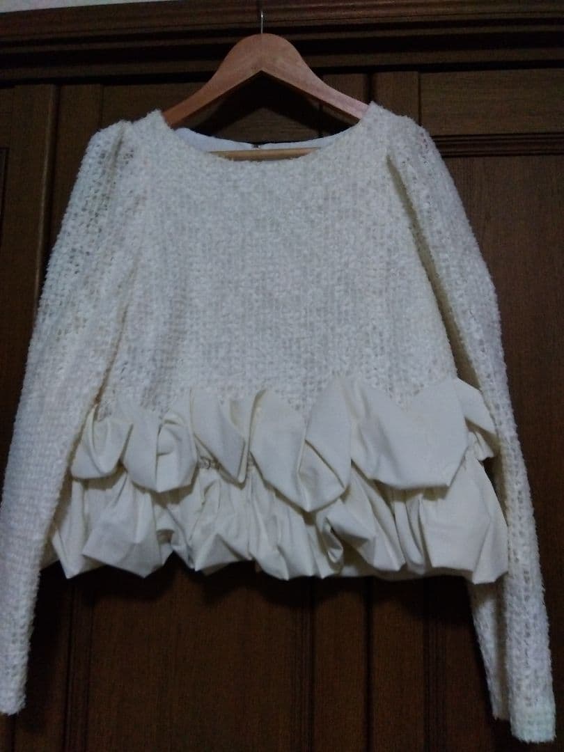 新品 CADUNE　裾バルーンブラウス