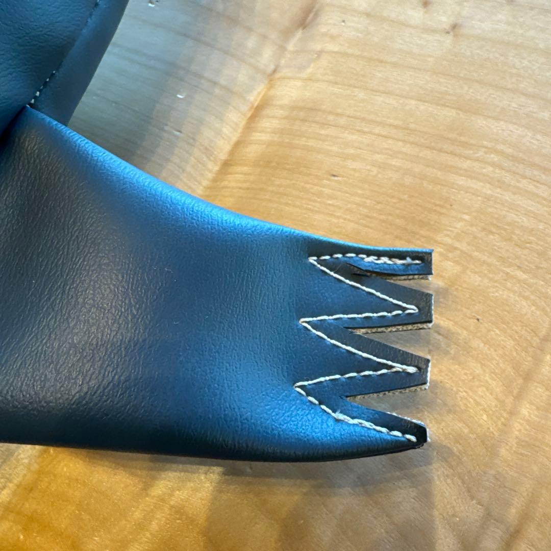 青いレザー製モンスター雑貨　NAUGAHYDE