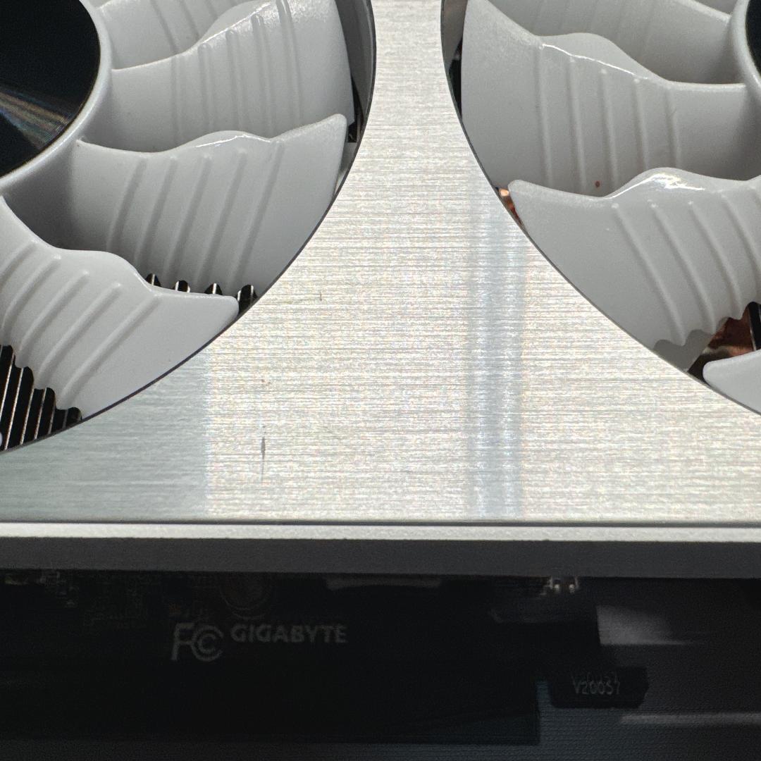 ま*や様 RTX3080Ti グラフィックボード GIGABYTE 白色 銀色