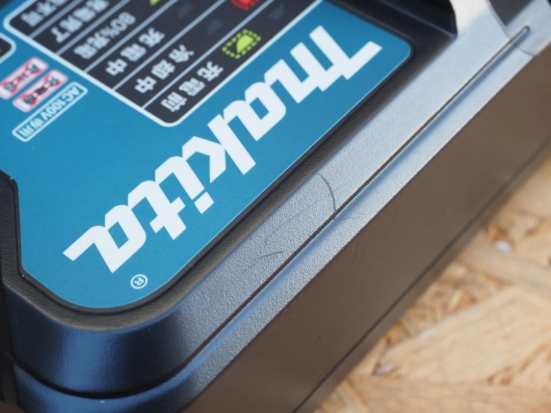 マキタ　CL121D　充電器付　バッテリーなし