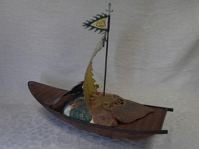 金工細工　宝舟　縁起物尽くし　45cm 迎春　笠・小判・宝珠・巻物・宝袋など