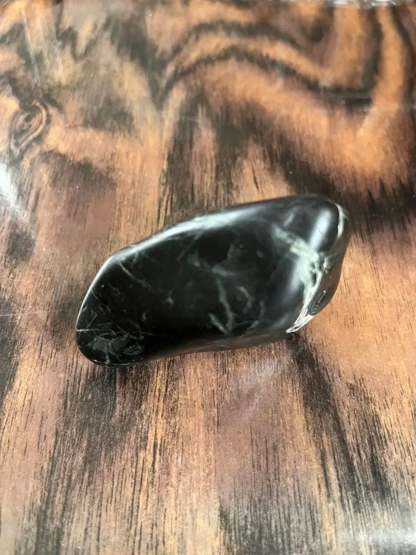 糸魚川　黒翡翠　197.5g 宮崎海岸