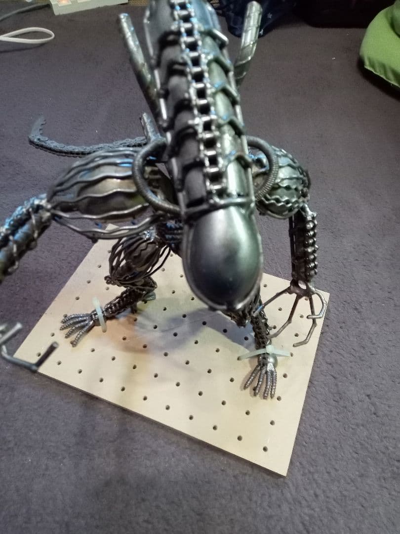 メタルアート　エイリアン　廃材アート