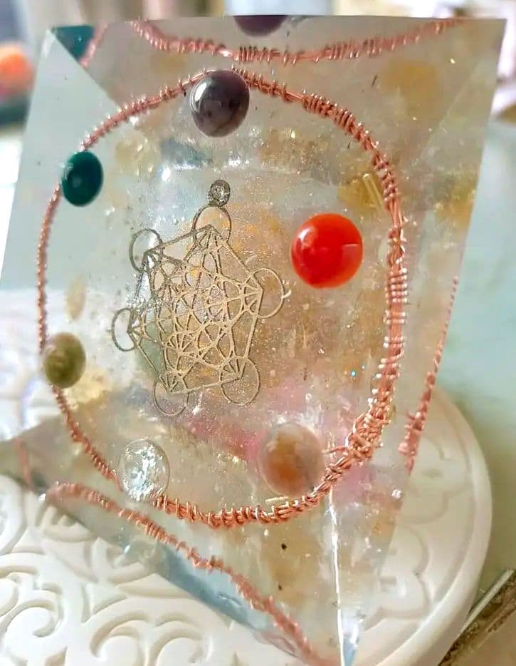 月猫様お取り置き　特殊　オルゴナイト　ピラミッド　メタトロンキューブ　翡翠　宇宙