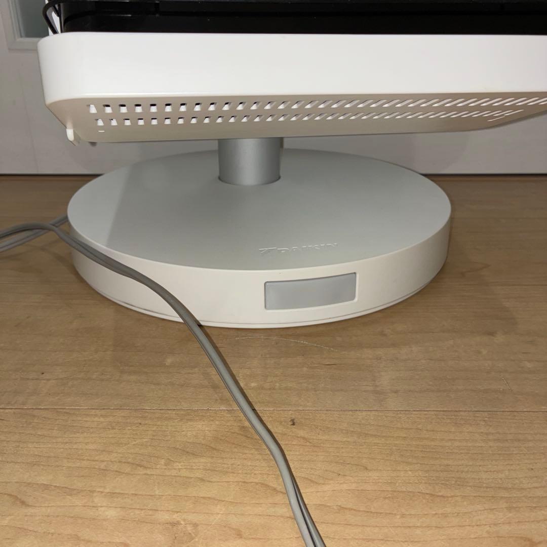 ダイキン セラムヒート CER11vS-W 人感センサー 首振り機能付き