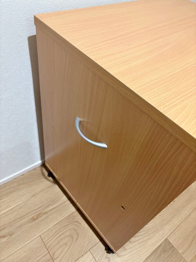 キャスター付き木製本棚 鍵付き　収納　同人誌　ラック　本棚