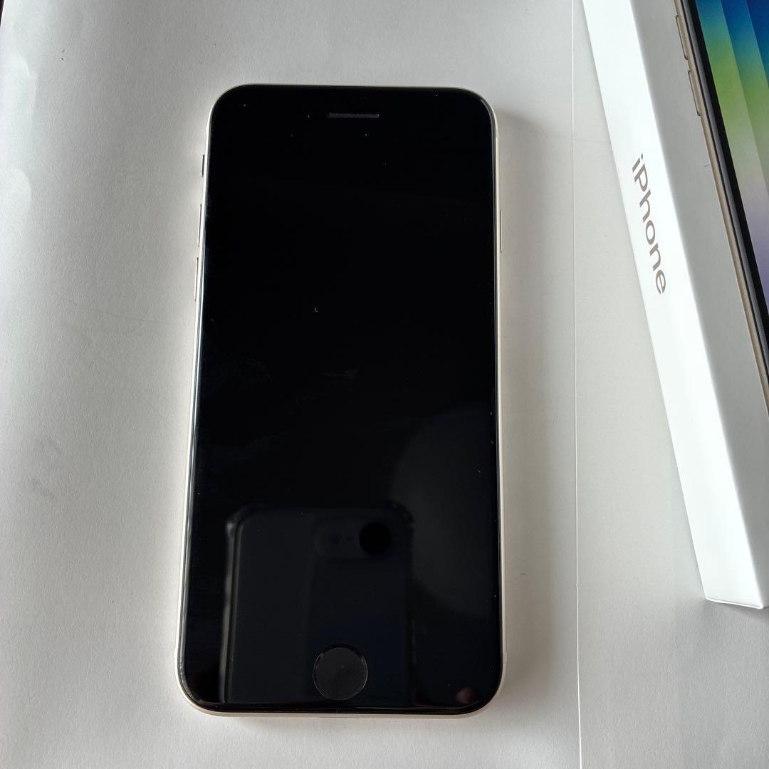 Apple iPhone SE (第3世代) 128GB スターライト本体