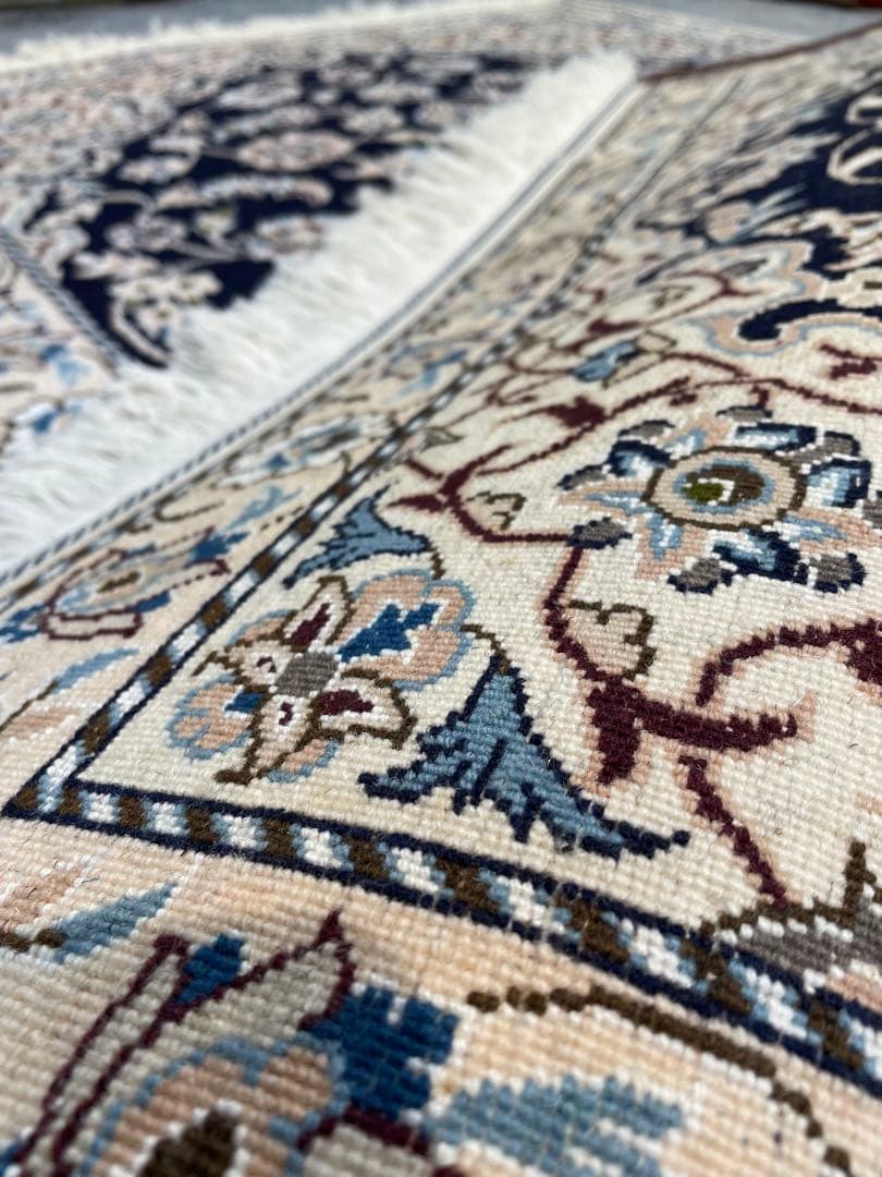 ！早いもの勝ち！イラン製 手織りペルシャ絨毯　ナイン　約81cm×118cm