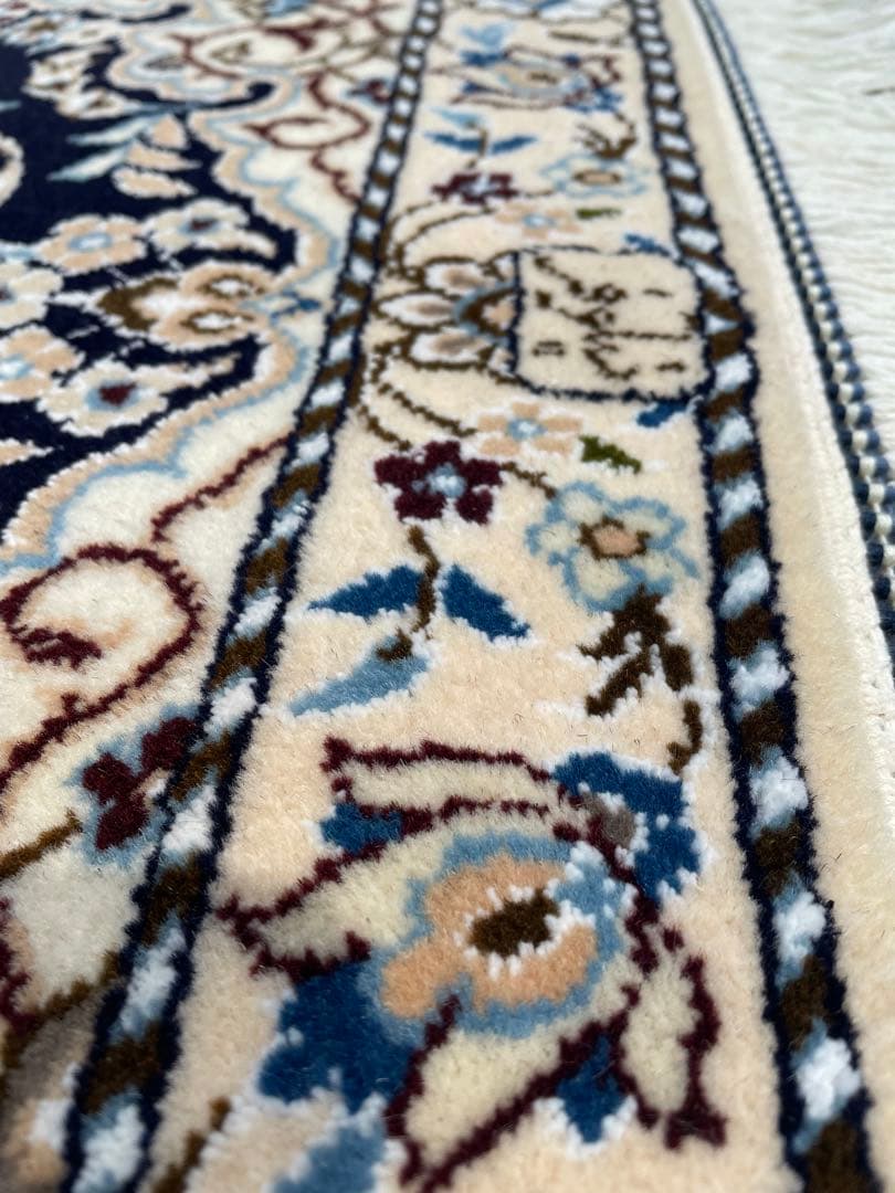 ！早いもの勝ち！イラン製 手織りペルシャ絨毯　ナイン　約81cm×118cm