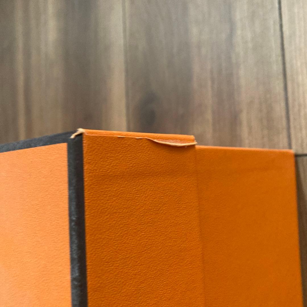 HERMESのボックスとリボン