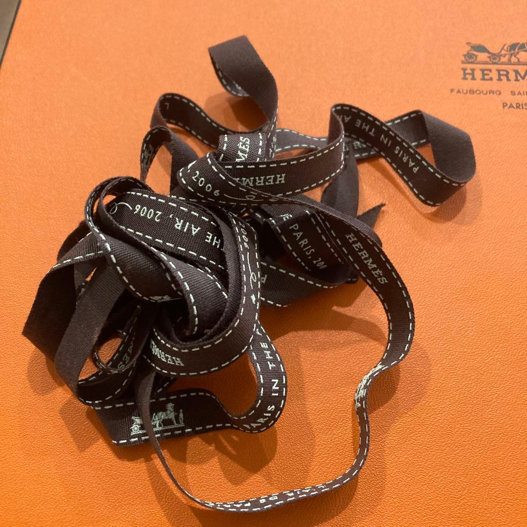 HERMESのボックスとリボン