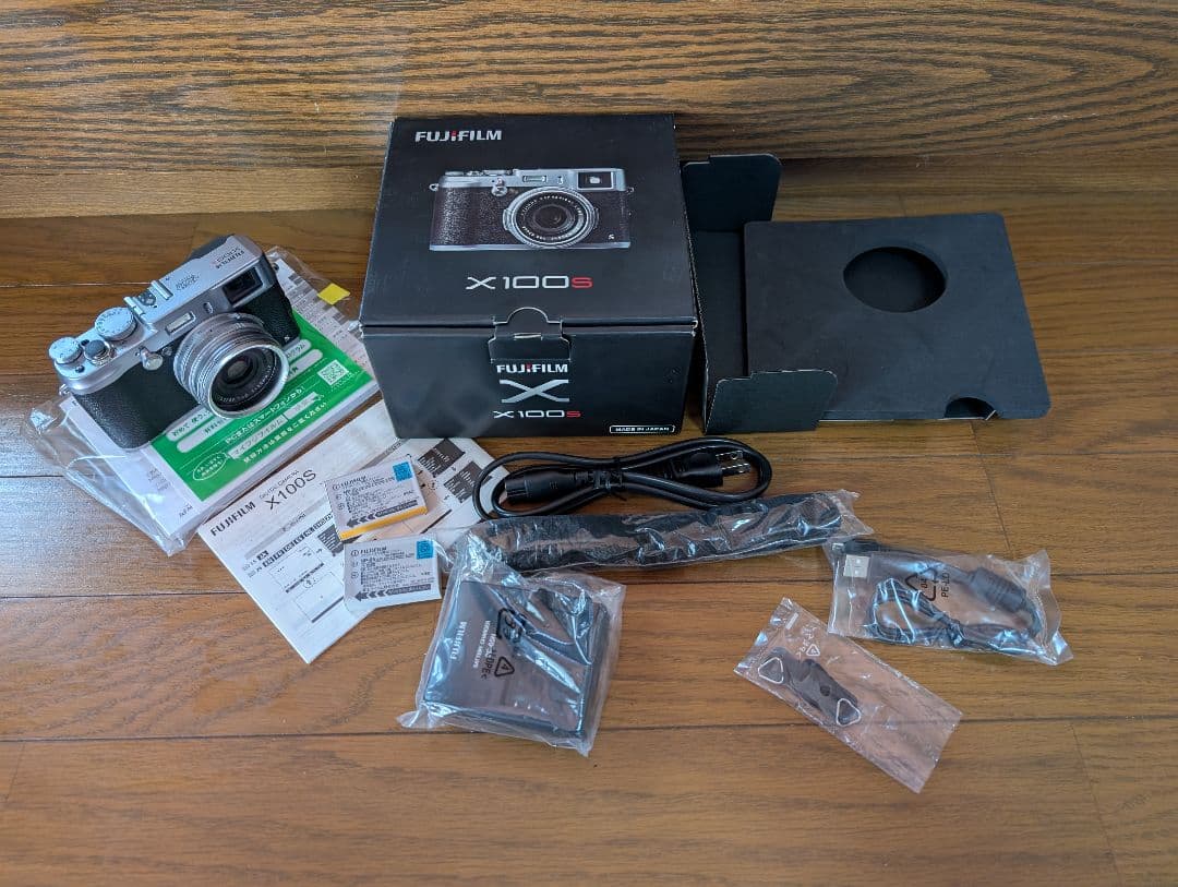 FUJIFILM X100S コンパクトデジタルカメラ