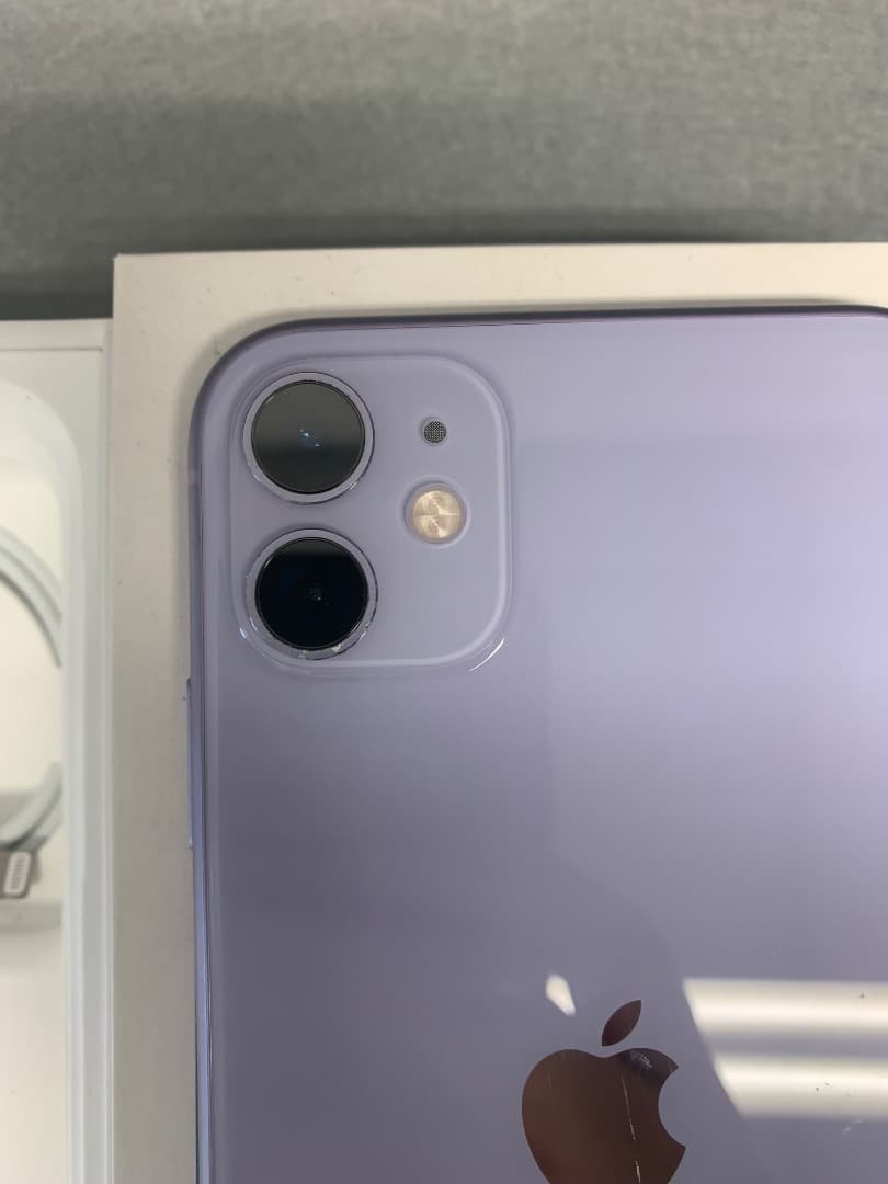 美品　国内版　SIMフリー　iPhone11 64GB パープル色