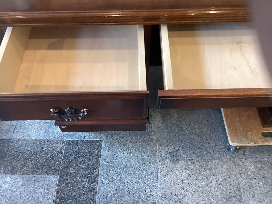 値引き‼️カリモク　両袖机　事務机　書斎　机　デスク　勉強　ワークデスク　現状品