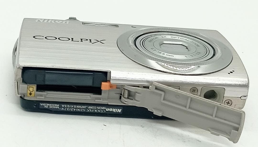 Nikon COOLPIX S230 デジタルカメラ Silver 充電器付き