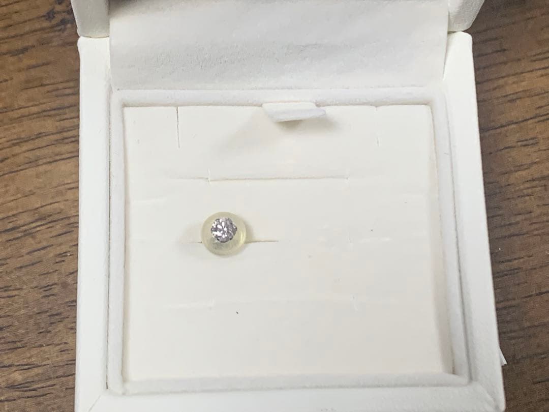 ま*ん様 ダイヤモンド片耳ピアス鑑定書付き