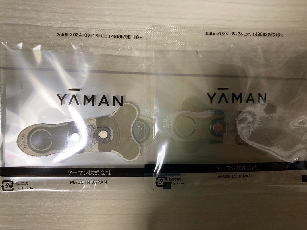 ヤーマン　デザインリフトモア　本体・シート目元×２・口元×２　美顔器　EMS