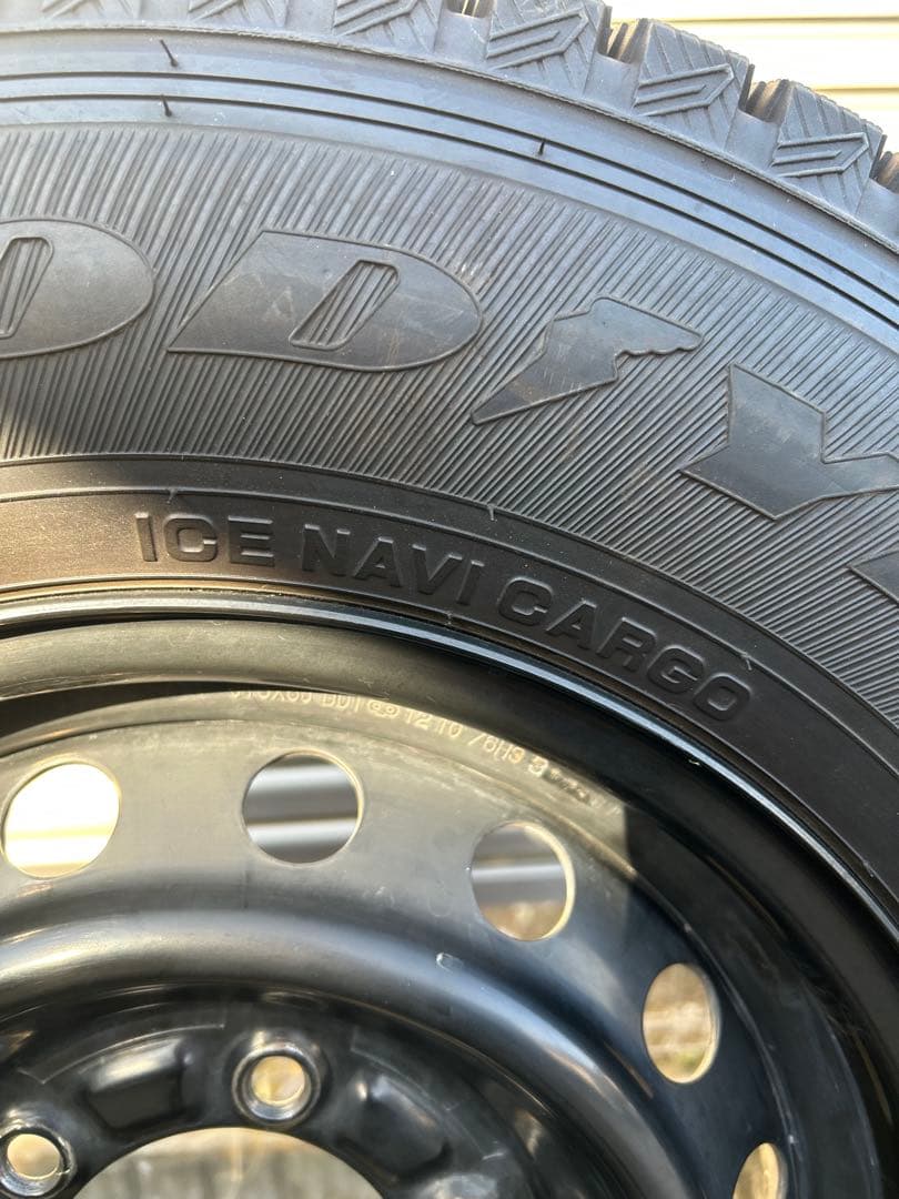 Satoshi様用 ハイエース用 2022年製 スタッドレスタイヤ 4本セット