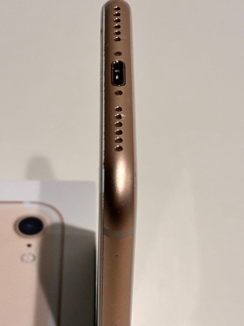 iPhone8 64GBゴールド 、画面、背面にひびあり