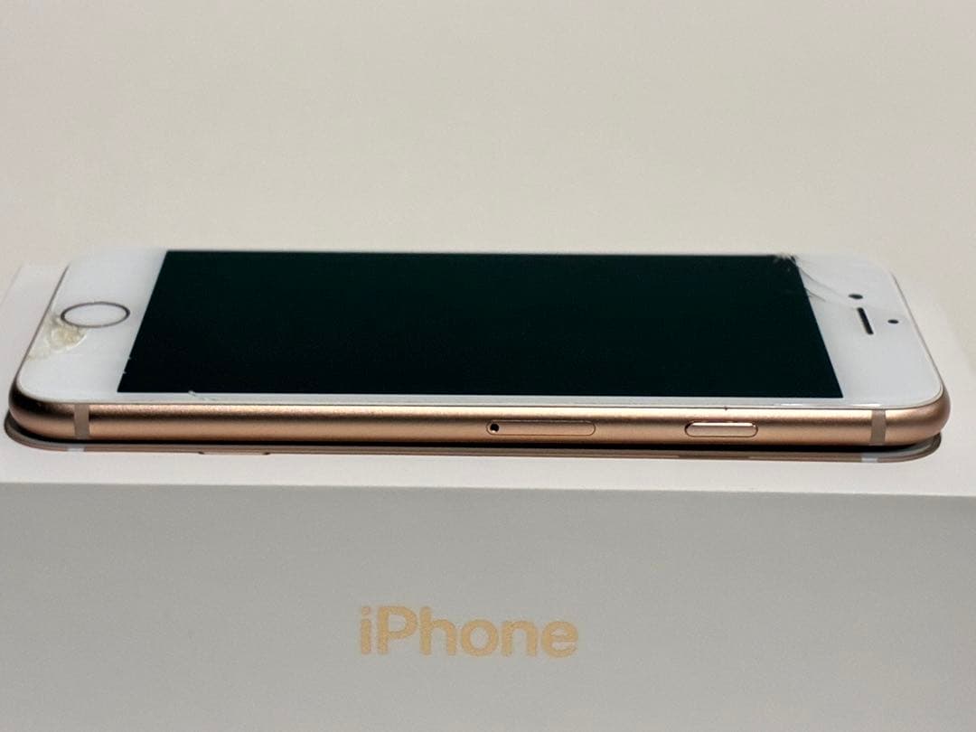 iPhone8 64GBゴールド 、画面、背面にひびあり