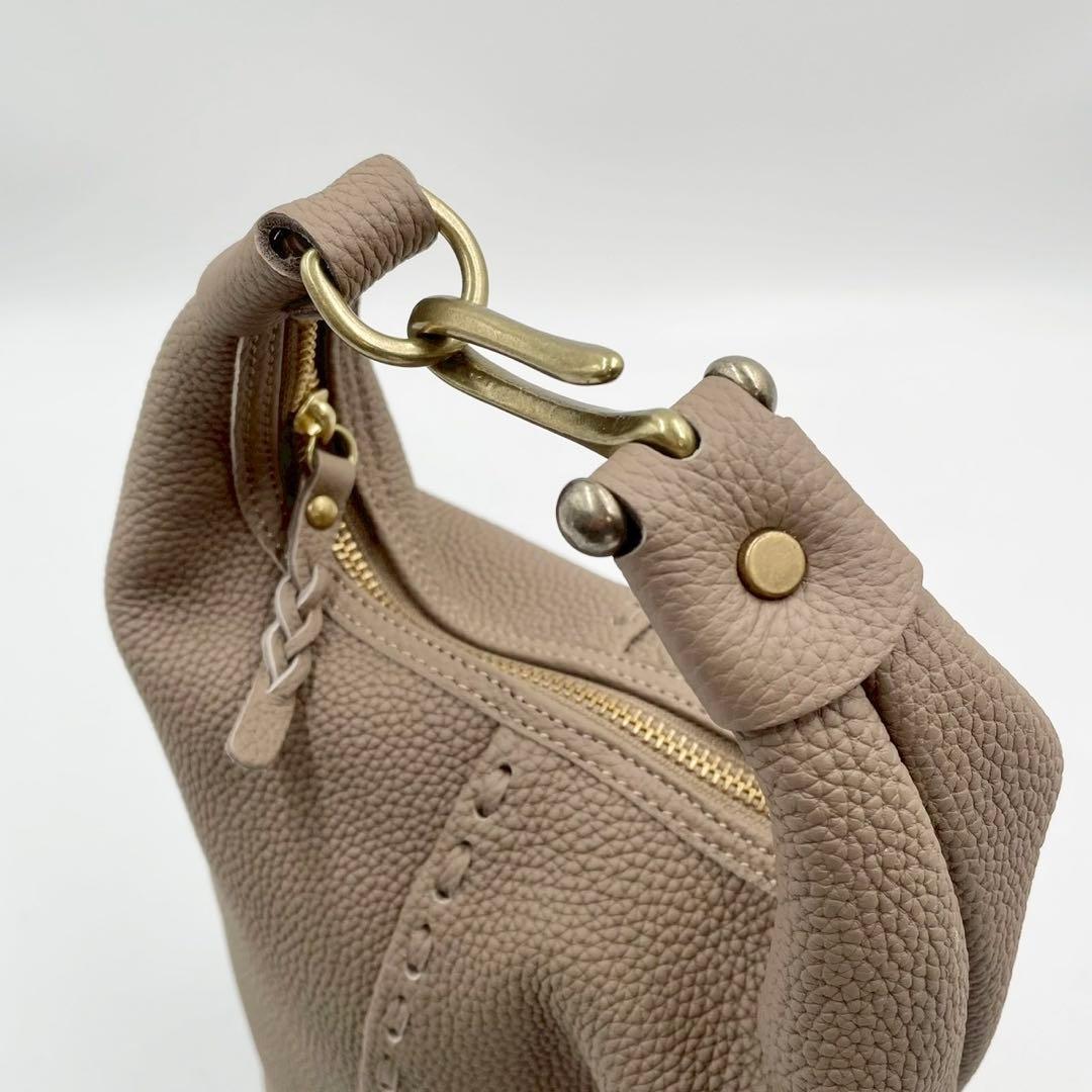 極美品　マヌー　keg pouchc ケッグポーチ　レザーバッグ　グレージュ