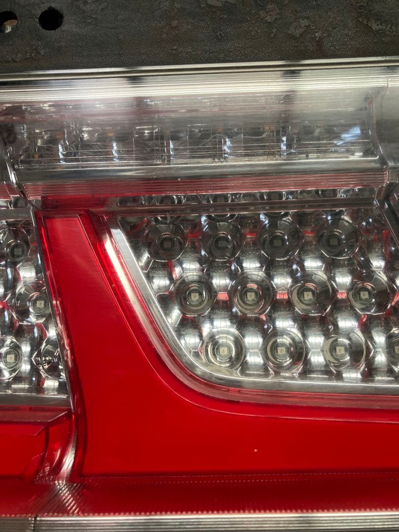 KOITO トラック用オールLEDリアコンビネーションランプ　3連タイプ　左のみ