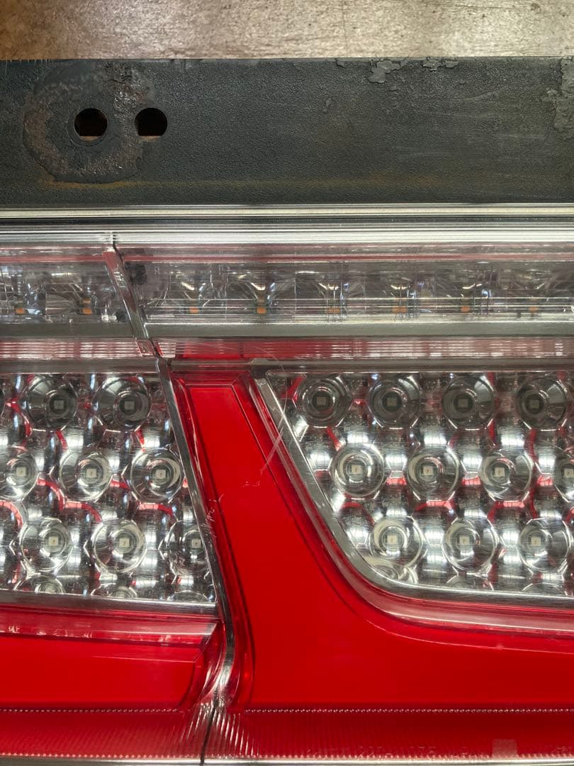 KOITO トラック用オールLEDリアコンビネーションランプ　3連タイプ　左のみ