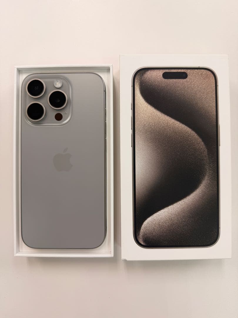 Apple iPhone 15 Pro ナチュラルチタニウム 本体