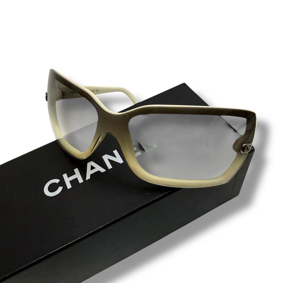 箱付き　シャネル　1762 ココマーク　サングラス　白　イタリア製