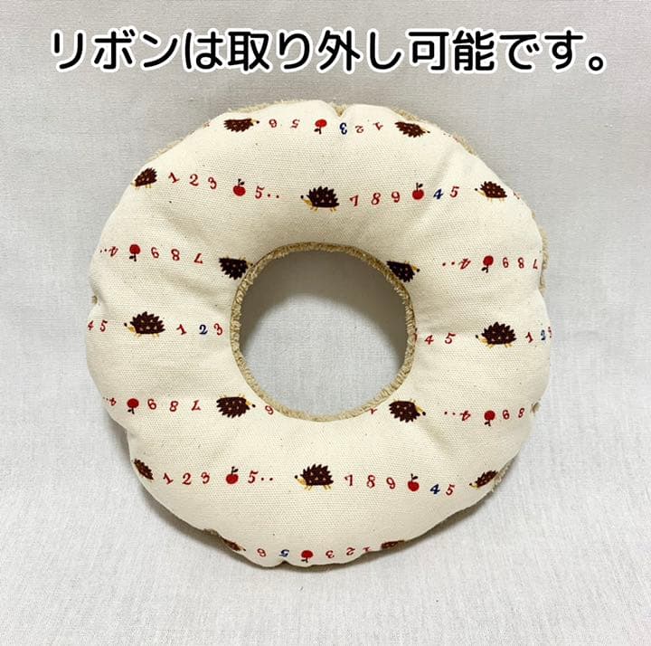 【リボン付きドーナツクッション】数字とハリネズミ柄×タオル地