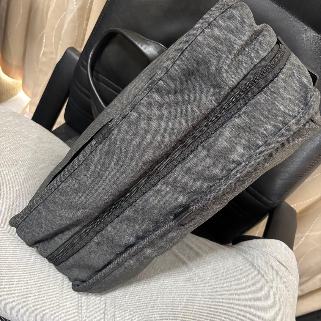 TUMI ALPHA2 ビジネスバッグ 拡張可能　グレー 26141AT2