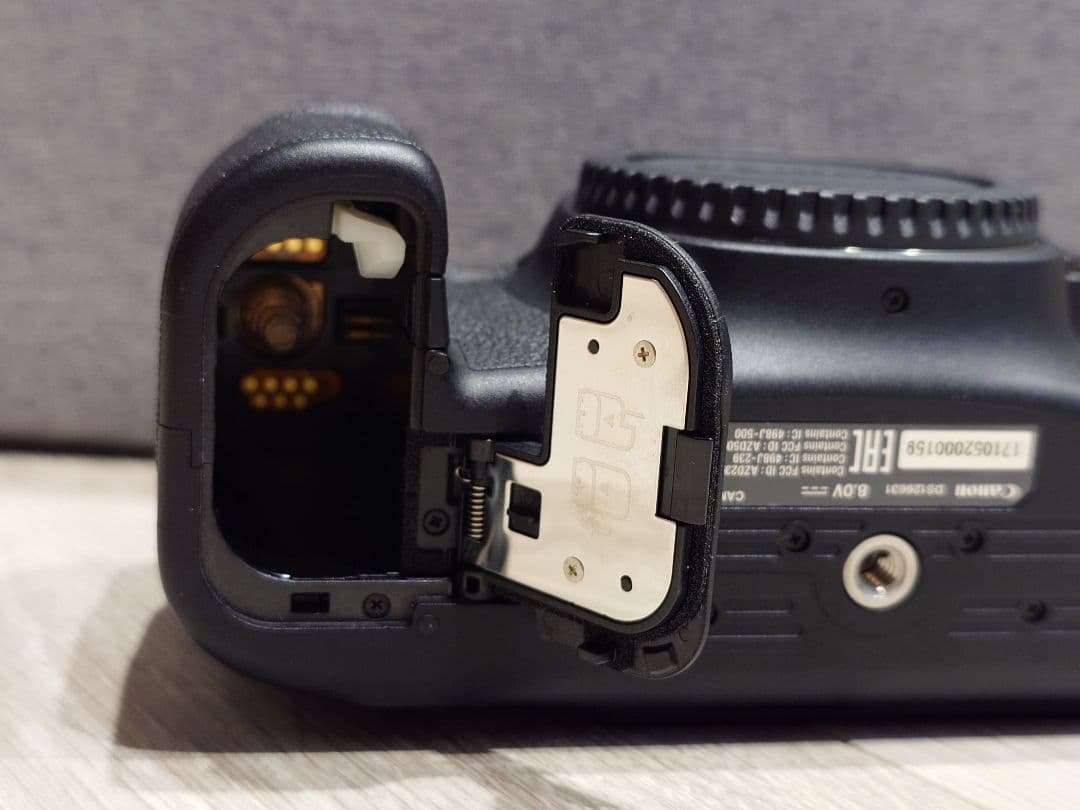 Canon EOS 6D デジタル一眼レフカメラ　値下げ！！