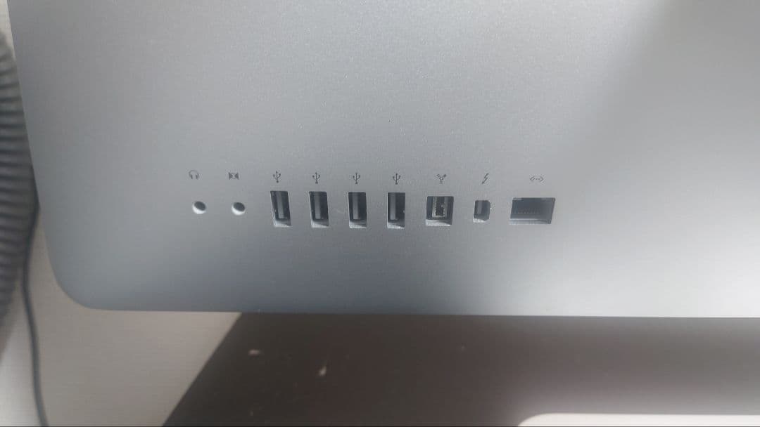 Apple iMac 21.5インチ Mid 2011