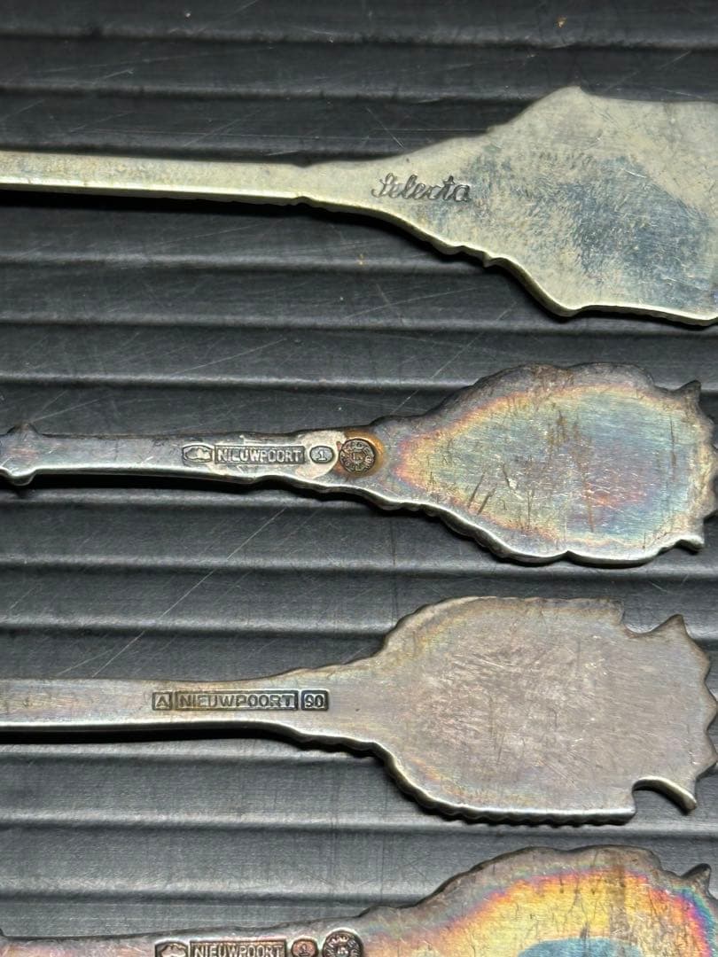 銀製？　西洋アンティーク　装飾スプーン15本セット　刻印多数　カトラリ