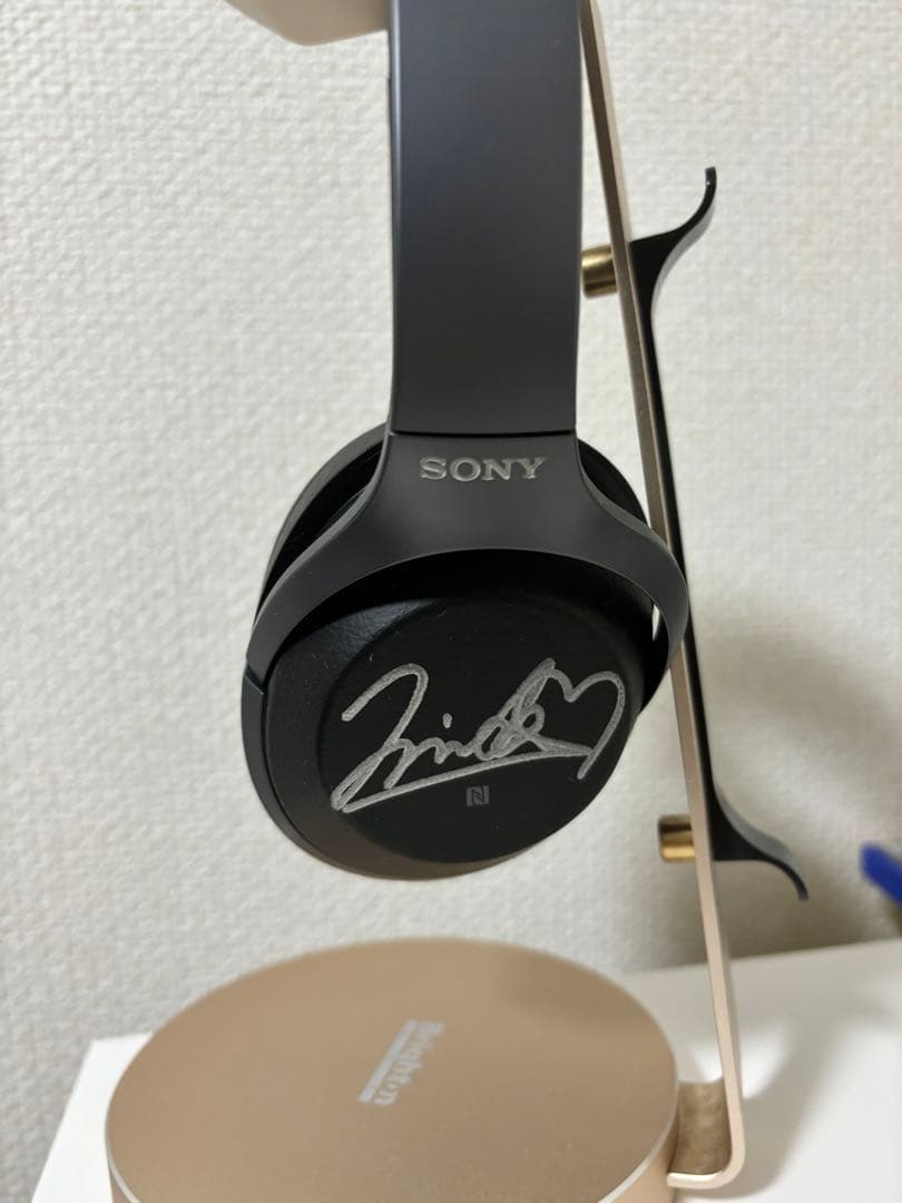 源田壮亮の妻 衛藤美彩サイン入り ヘッドホン　乃木フェス