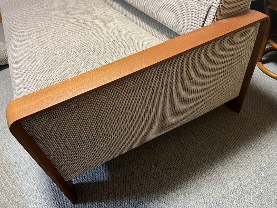 カリモク UU89アーム無垢材 3人掛けソファ 羽毛フェザー UUシリーズ