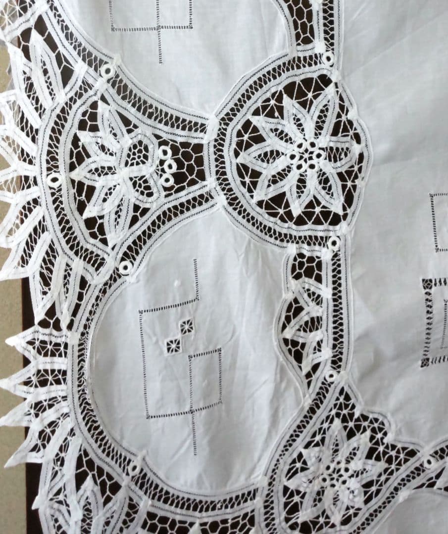 バテンレーステーブルクロス約170㎝×約130㎝