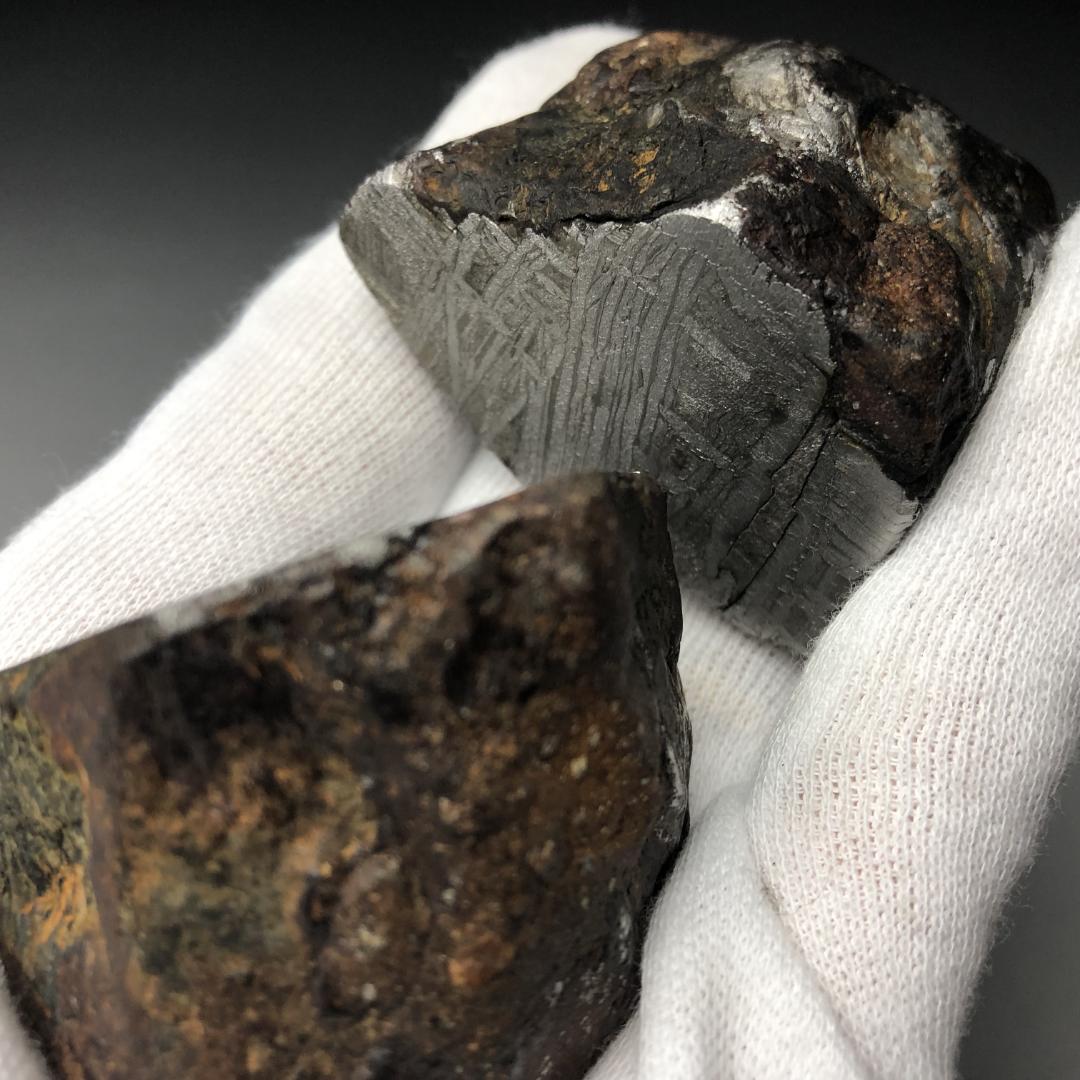 メ*8様 アルタイ隕石　 丸ごとカット鉄隕石　外皮付き隕石　原石　重さ約463ｇ