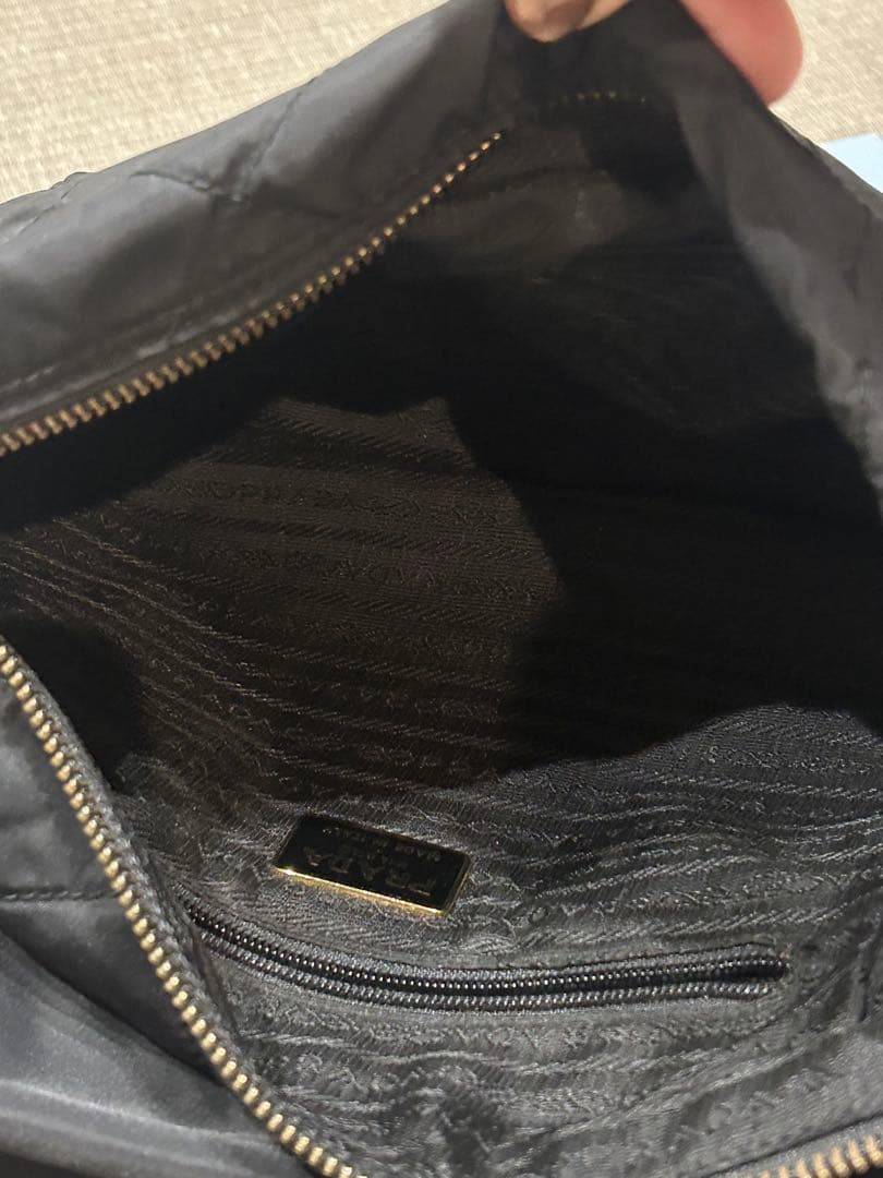 M*様 週末オークション　美品　PRADA ブラックショルダーバッグ ゴールドチ