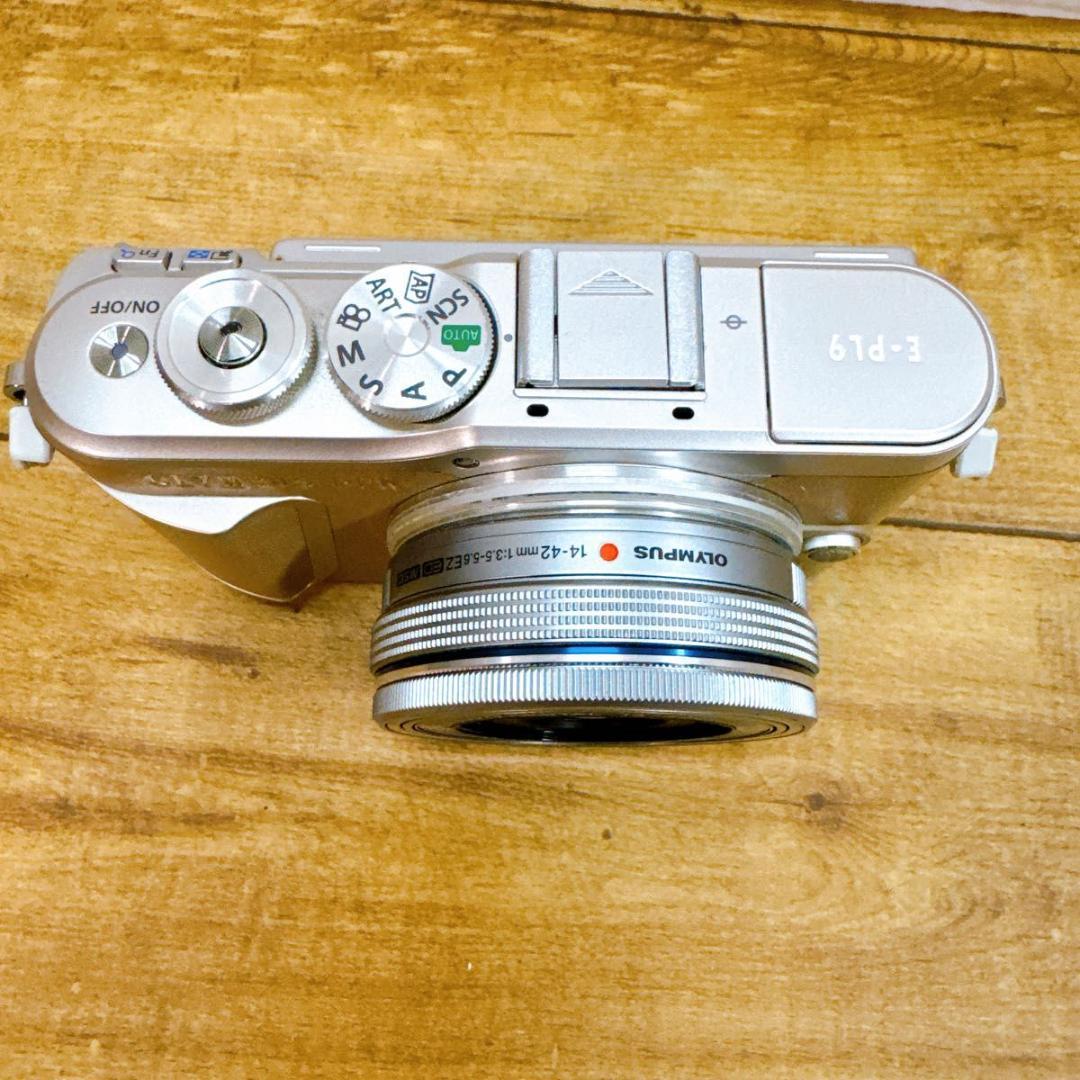 OLYMPUS ミラーレス一眼　E-PL9 ダブルレンズキット