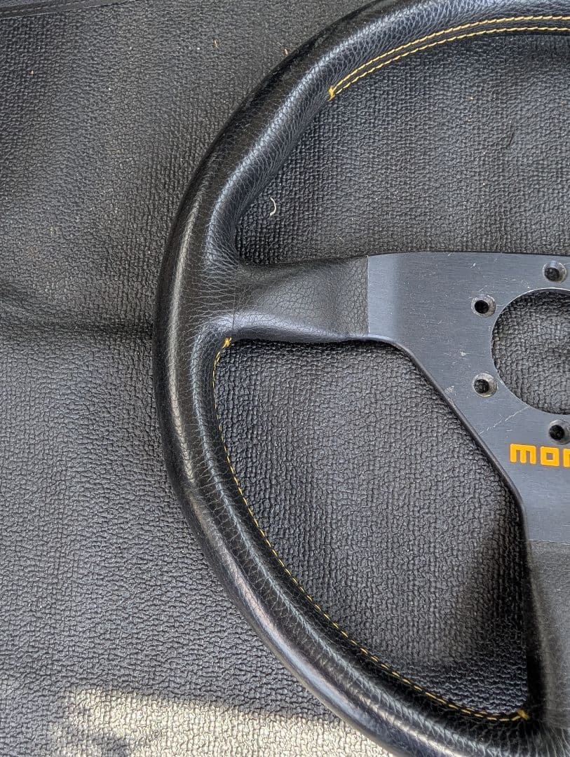 momo 34パイ ３スポークステアリング