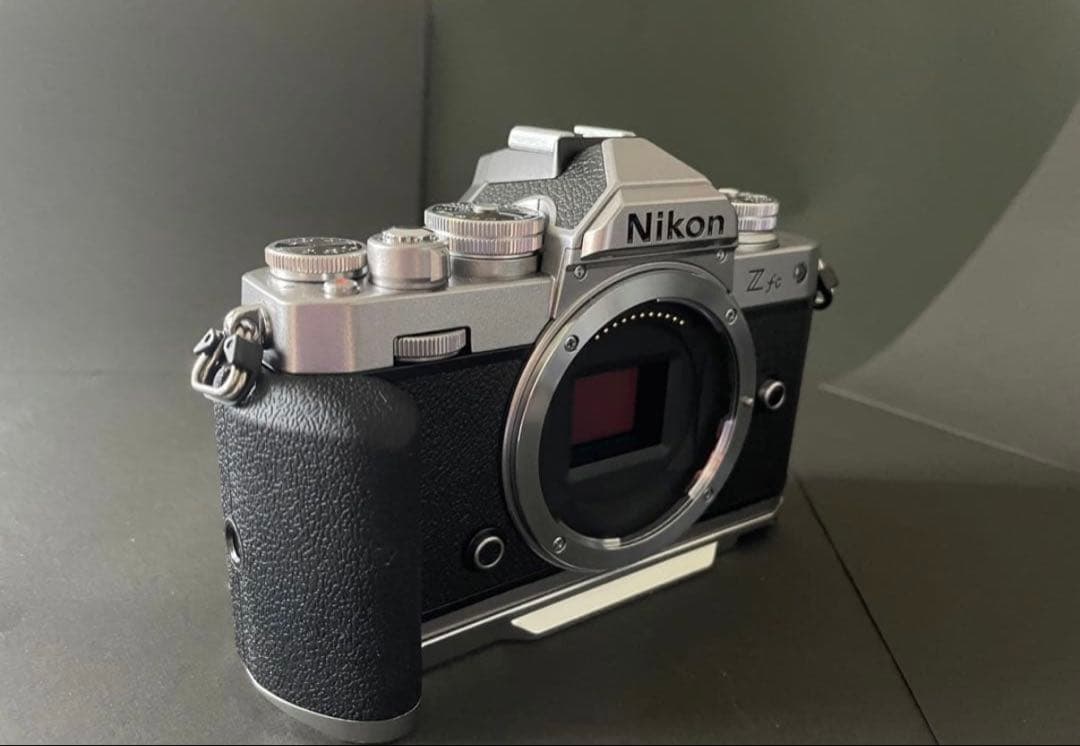 Nikon Z fc ミラーレス一眼カメラ