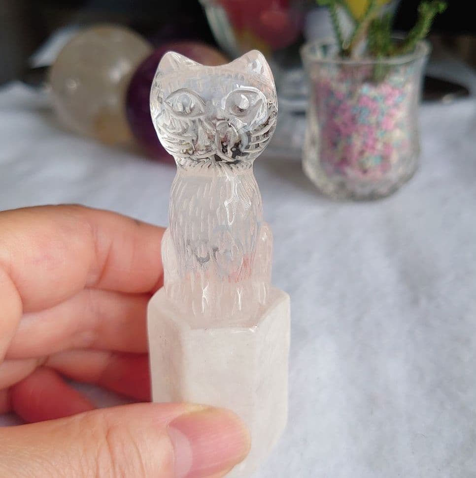 ★ホワイトガーデンクォーツ　クリアクォーツねこネコ猫の置物