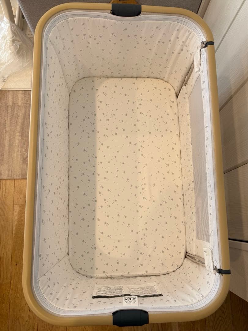 〈直接お渡し〉カーキ ベビーベッド 2025年モデル